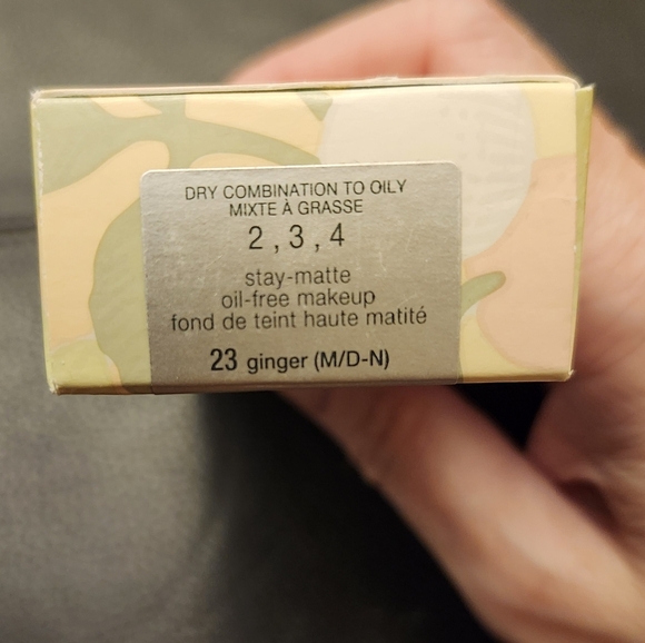 Clinique Stay-Matte Oil-Free Makeup Foundation In 23 Ginger - Picture 4 of 8